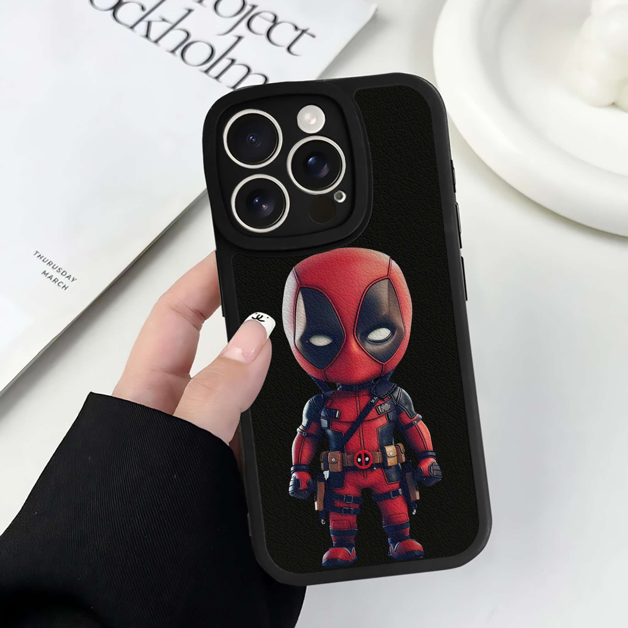 （画像用） Deadpool デッドプール 【iPhone 16シリーズ対応】シリコンスマホケース（レザー調） 材質：シリコン